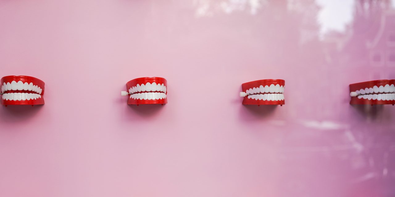 Oil pulling for healthy teeth – how does it work?