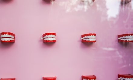 Oil pulling for healthy teeth – how does it work?