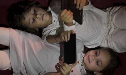 When children are chronically online: the hidden developmental risks